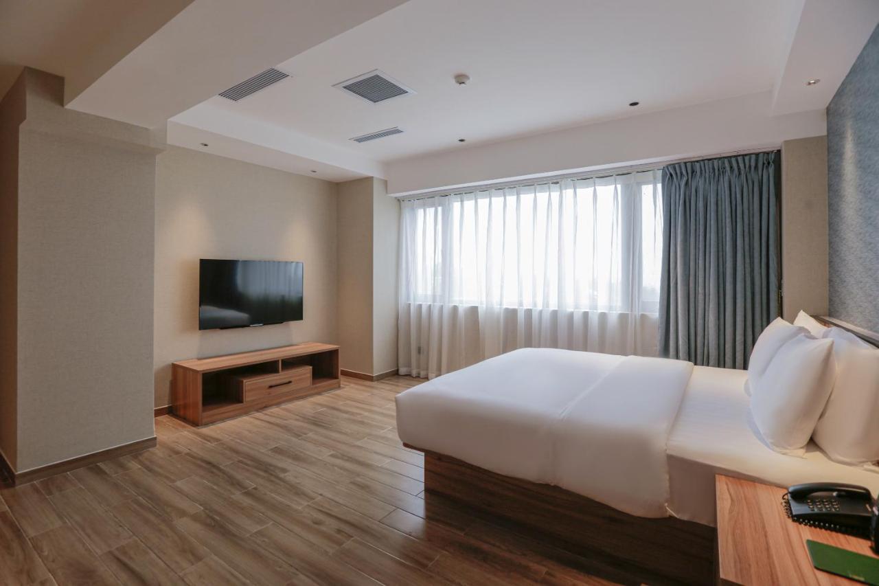 Hotel Casiana & Events Center Tagaytay Managed By Hii Tagaytay City ภายนอก รูปภาพ
