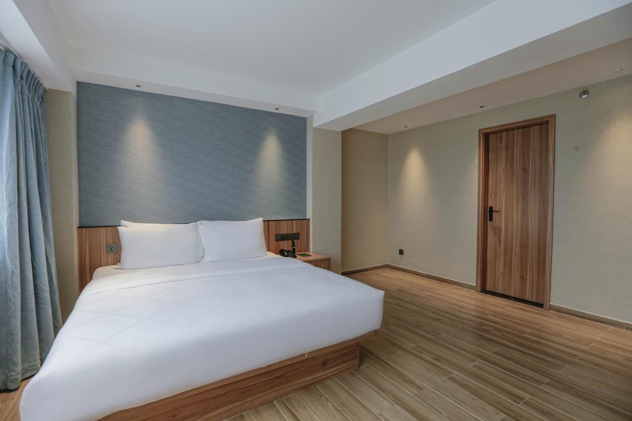 Hotel Casiana & Events Center Tagaytay Managed By Hii Tagaytay City ภายนอก รูปภาพ
