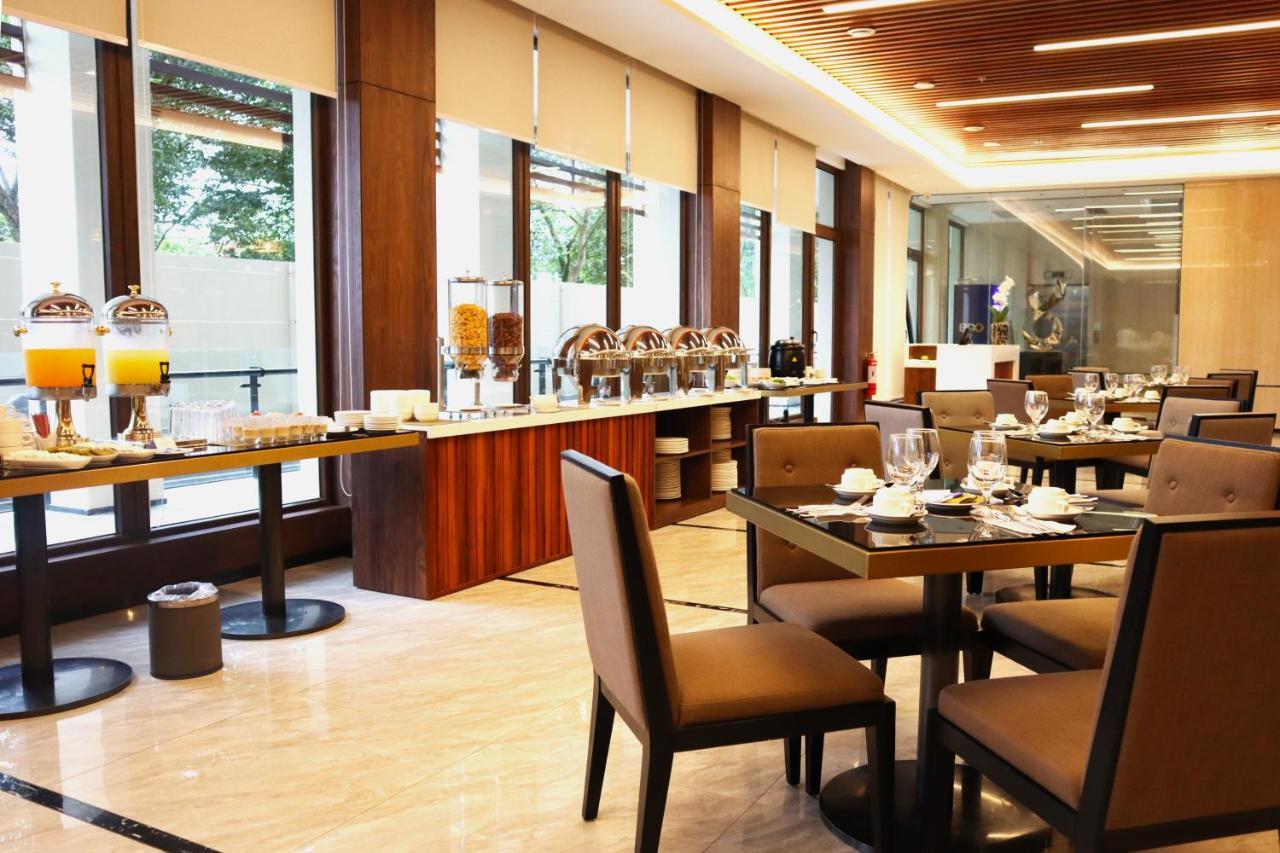 Hotel Casiana & Events Center Tagaytay Managed By Hii Tagaytay City ภายนอก รูปภาพ